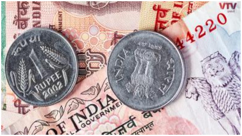 Vastu Tips: आर्थिक तंगी से हैं परेशान? नहाते समय करें ये उपाय, छप्पर फाड़ बरसेगा पैसा