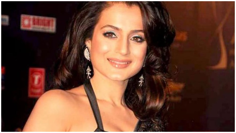 Bollywood: अमीषा पटेल ने अक्षय कुमार के आगे नंबर बढ़ाने के लिए कर दिया ये काम!