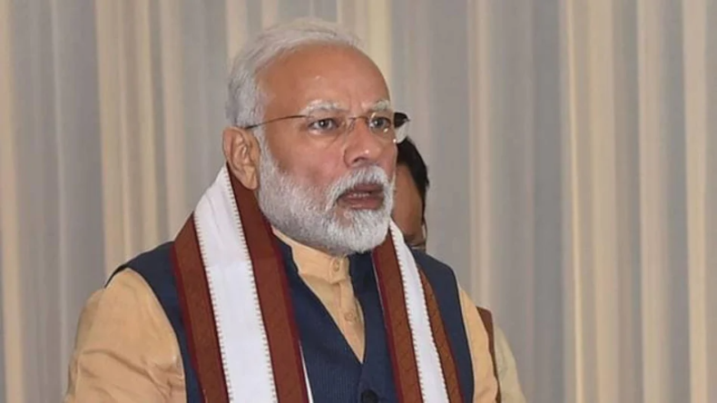 गांधीनगर: पीएम मोदी, मां से मुलाकात करने पहुंचे