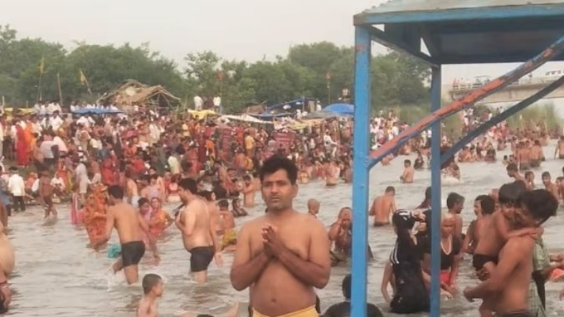 बिहार: ऑटो से गंगा स्नान करने जा रहा था परिवार, ट्रक ने मारी टक्कर, 2 की मौत, 9 घायल