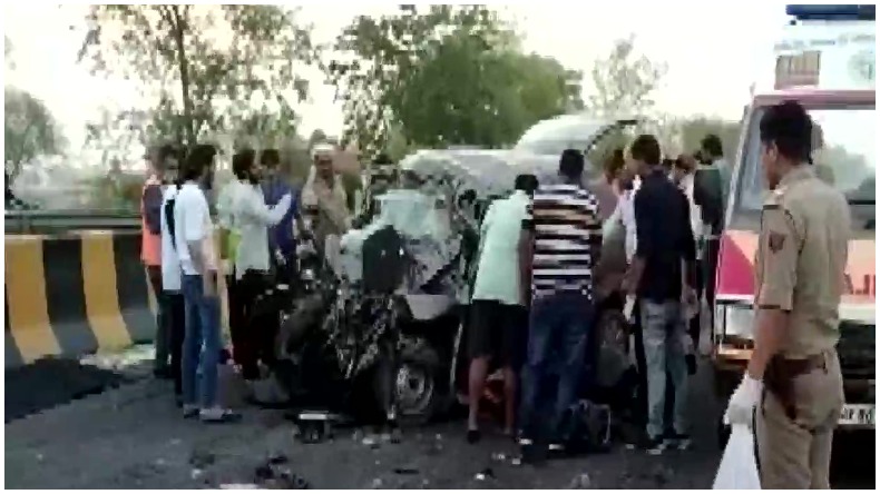 ऐसी तमंचे वाली दुल्हनिया नहीं देखी होगी, ससुराल पहुँचते ही दरवाजे पर तमंचे से किया फायर