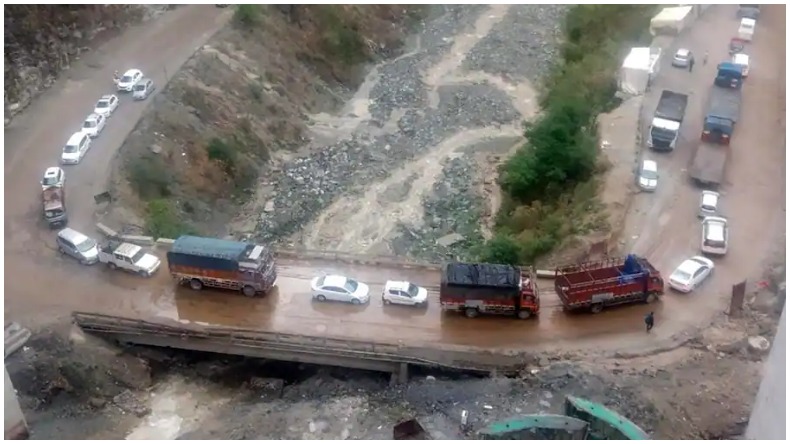 शिमला में बड़ा हादसा! यात्रियों से भरी बस खाई में समाई, 20 घायल