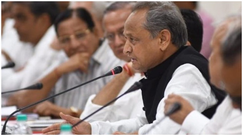 Ashok Gehlot On Rape: अशोक गहलोत के रेप वाले बयान पर भड़के गिरिराज सिंह, कही ये बात