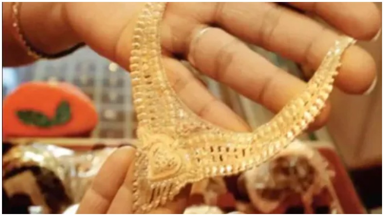 सोने के भाव ने मारी छलांग, चांदी के भाव में गिरावट