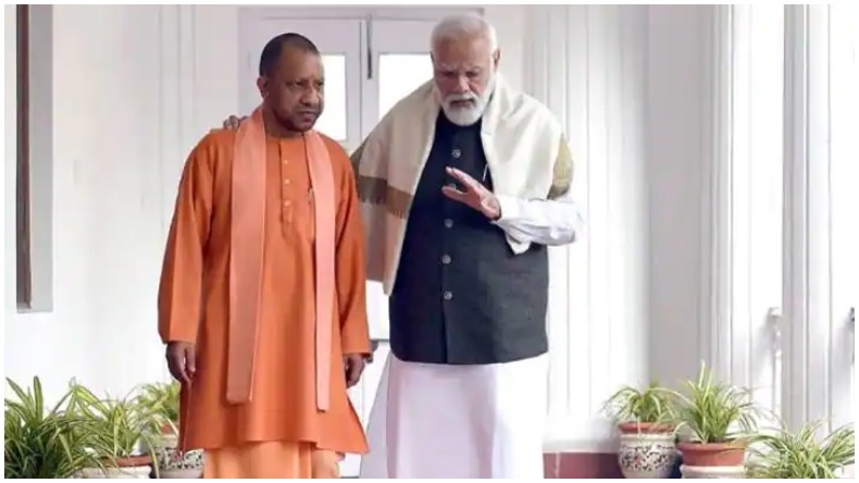 गांधीनगर: पीएम मोदी, मां से मुलाकात करने पहुंचे