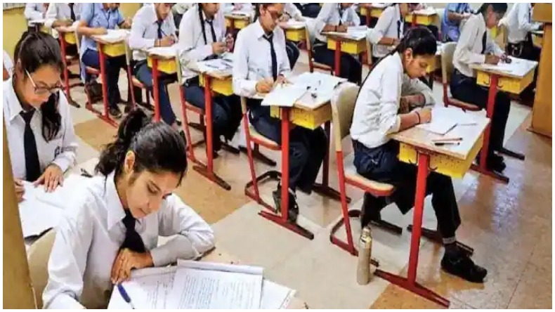 यूपीएससी 2021 की दोनों टॉपरों ने दिल्ली विश्वविद्यालय से की है पढ़ाई