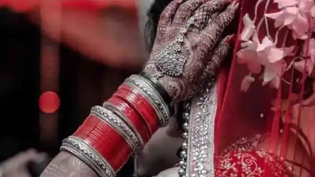 यूपी क्राइम: सनकी आशिक प्रेमिका की रुकवाना चाहता था दूसरी शादी, मंडप में आकर लगाई खुद को आग