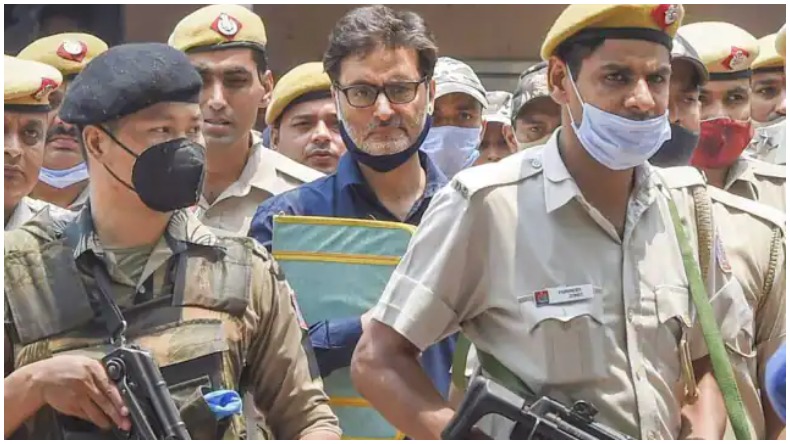 इजराइली फिल्ममेकर के खिलाफ कश्मीरी पंडितों का विरोध प्रदर्शन, बोले- 95 फीसदी सच्चाई तो देखी ही नहीं…