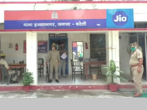 अतीक के भाई अशरफ ने पुलिस के बड़े अधिकारी पर लगाया आरोप, कहा- “जान से मारने की दी धमकी”