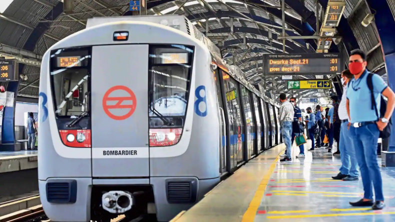 राजकोट एयरपोर्ट पर भारी बारिश में गिर गई पिकअप एरिया की Canopy