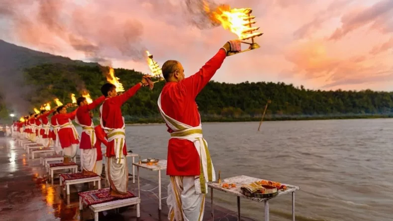 Ganga Dussehra 2024: गंगा दशहरा आज, शुभ मुहूर्त में करें स्नान-दान, यहां जानें पूजा विधि