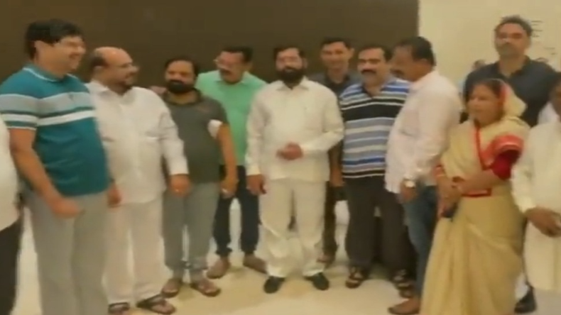 महाराष्ट्र: शरद पवार ने सरकार गिरने का किया इशारा, NCP बैठक में बोले- विपक्ष में बैठने के लिए तैयार रहो
