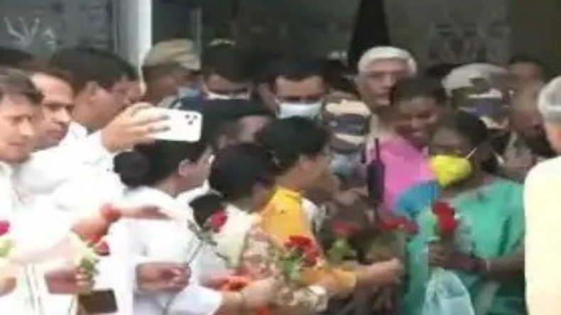 राष्ट्रपति चुनाव: NDA उम्मीदवार द्रौपदी मुर्मू ने दाखिल किया नामांकन, बीजेपी का शक्ति प्रदर्शन