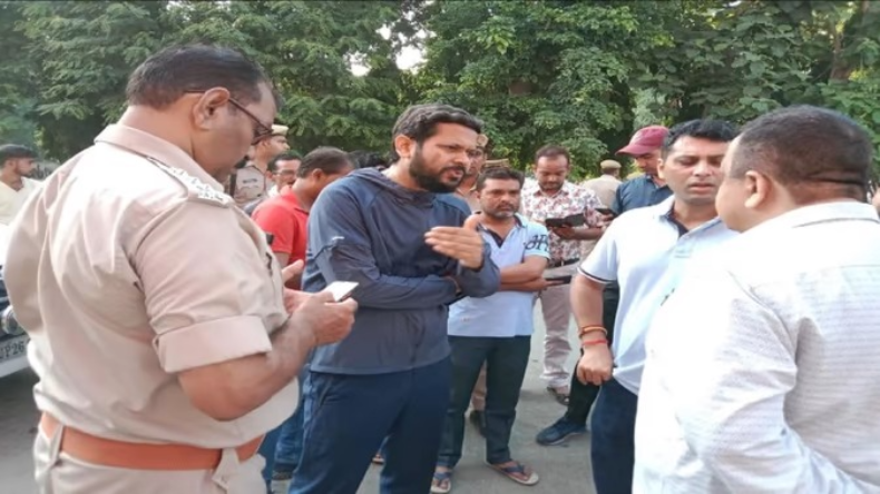अतीक के भाई अशरफ ने पुलिस के बड़े अधिकारी पर लगाया आरोप, कहा- “जान से मारने की दी धमकी”