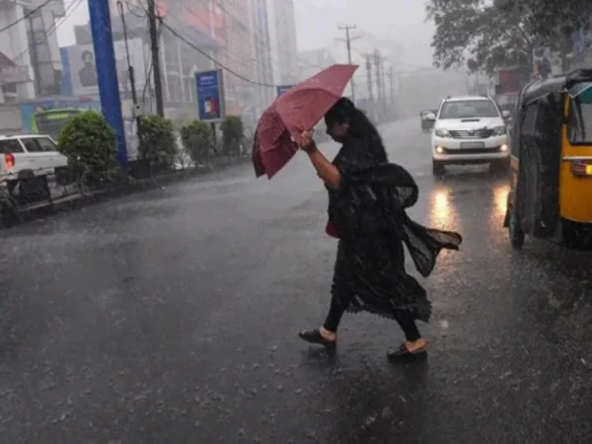Delhi Weather Update: दिल्ली-एनसीआर में हुई झमाझम बारिश, उमस भरी गर्मी से मिली राहत, जाने मौसम का हाल