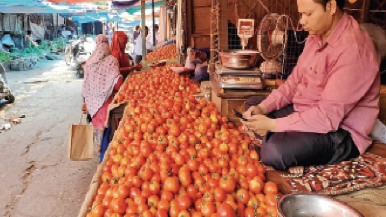Delhi Tomato Price: दिल्ली में आसमान छू रहीं हैं टमाटर की कीमतें, वजह जान चौंक जाएंगे