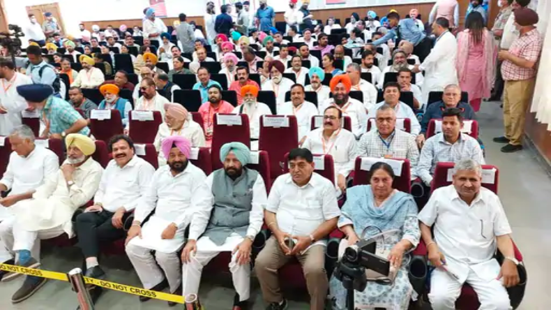 Mumbai: अमित शाह की सुरक्षा में बड़ी चूक, सांसद का पीए बताकर घंटो आस-पास घूमता रहा शख्स