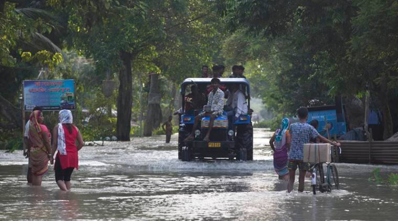 असम में आई बाढ़ को केंद्र सरकार ने ‘गंभीर प्राकृतिक आपदा’घोषित की, राहत और पुनर्वास में करेगी मदद