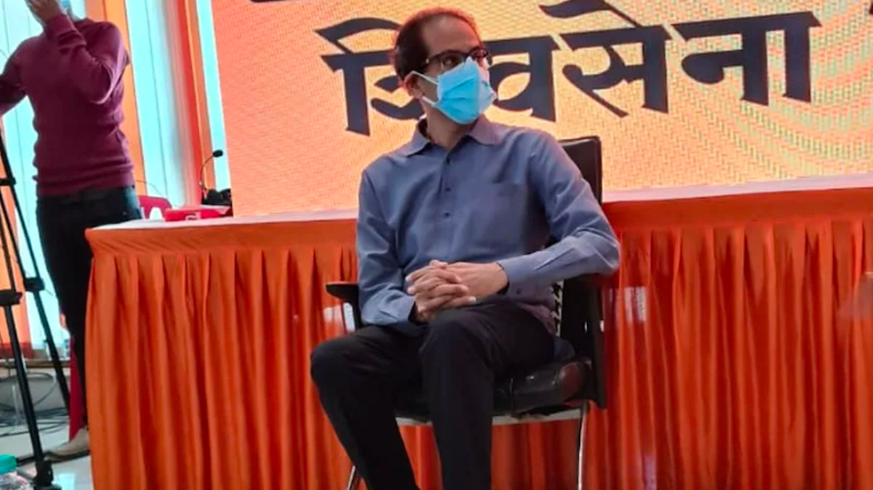 शिवसेना राष्ट्रीय कार्यकारिणी: उद्धव ठाकरे बोले- सुलगते बम पर बैठे हैं बागी विधायक