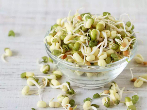 Health Tips: सेहत के लिए नुकशान देह होते हैं फ्रूट शेक, जानें क्या कहता है आयुर्वेद