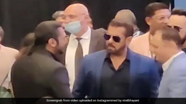 गर्लफ्रेंड संग Yo Yo Honey Singh ने मनाया न्यू ईयर, नए साल को बताया- लव का सीजन