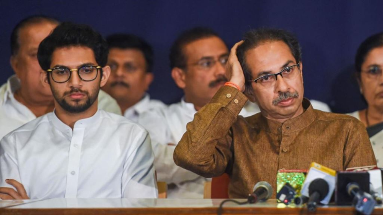 महाराष्ट्र: शरद पवार ने सरकार गिरने का किया इशारा, NCP बैठक में बोले- विपक्ष में बैठने के लिए तैयार रहो