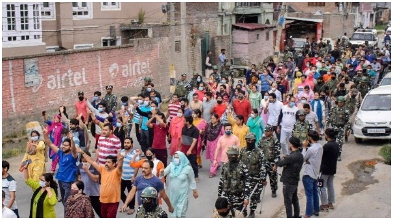 जम्मू कश्मीर: फिर नजरबंद हुई महबूबा मुफ्ती, ट्वीट कर लिखा- सरकार हमें दुश्मन के रूप में देख रही है