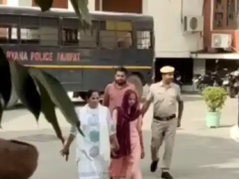 हरियाणा में दो पशु तस्कर चढ़े पुलिस के हत्थे, ट्रक से 28 जानवर बरामद