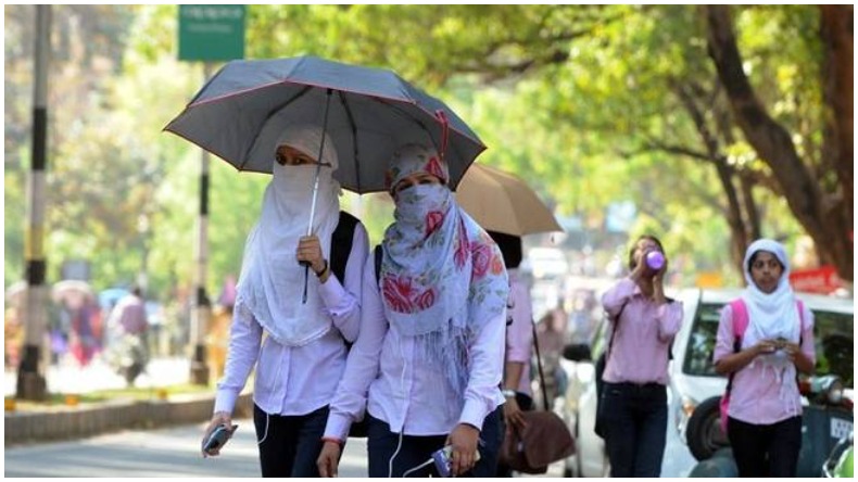 Weather Updates: उत्तर भारत में गिरेगा पारा, इन राज्यों में बरसेंगे बादल, जानें कैसा रहेगा आज का मौसम