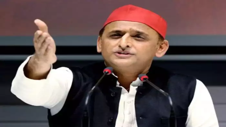 अखिलेश यादव ने लालू यादव से की मुलाकात, पैर छूकर लिया आशीर्वाद, तेज हुई ये चर्चा