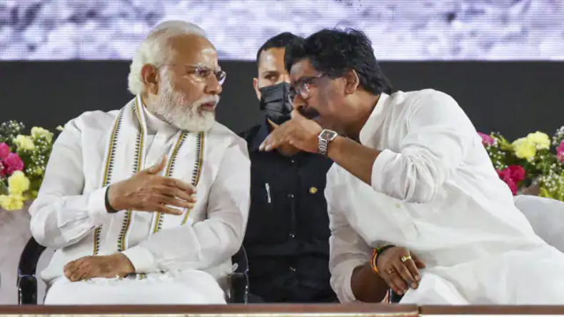 मुख्यमंत्री सोरेन ने जिसे IAS समझकर किया सम्मानित, वो निकला फर्जी