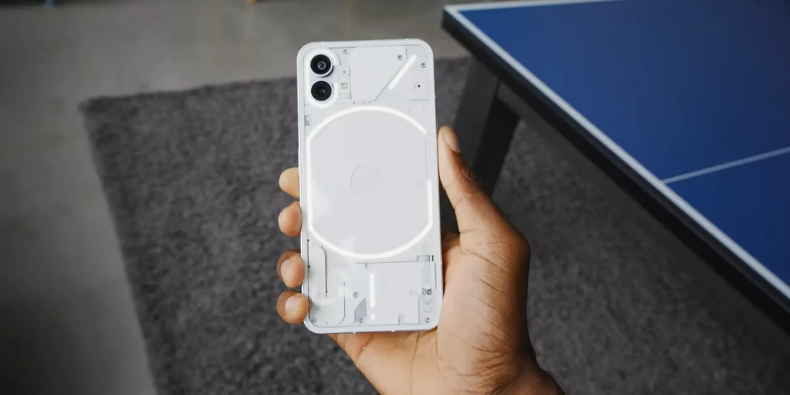 खुशखबरी! आईफोन SE से भी सस्ता होगा Nothing Phone 1, जान लें फीचर्स
