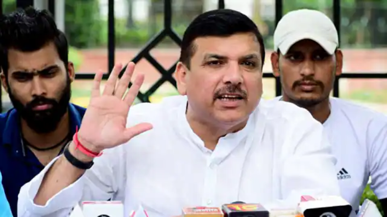 Monsoon Session: AAP सांसद संजय सिंह राज्यसभा से निलंबित, आसन पर पेपर फेंकने और नारेबाजी करने का आरोप