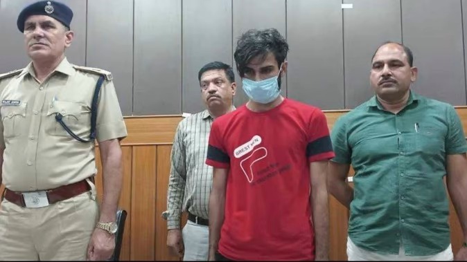 महिला से संबंध बनाने के लिए युवक हुआ इतना बेताब, कर दी पति की हत्या
