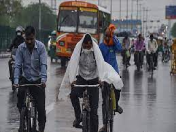 Delhi Weather Update: दिल्ली-एनसीआर में हुई झमाझम बारिश, उमस भरी गर्मी से मिली राहत, जाने मौसम का हाल