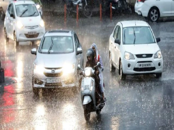 Delhi Weather Update: दिल्ली-एनसीआर में हुई झमाझम बारिश, उमस भरी गर्मी से मिली राहत, जाने मौसम का हाल