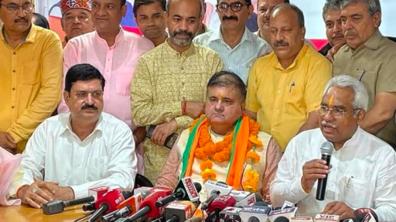 Lok Sabha Election: भाजपा उम्मीदवार त्रिवेंद्र सिंह रावत ने भरा नामांकन पत्र, कांग्रेस पर किया कटाक्ष, कहा-जनता जवाब देगी