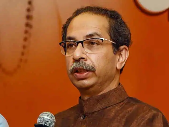 महाराष्ट्र: उद्धव ठाकरे को फिर बड़ा झटका, ठाणे नगर निगम के 66 पार्षद शिंदे गुट में शामिल