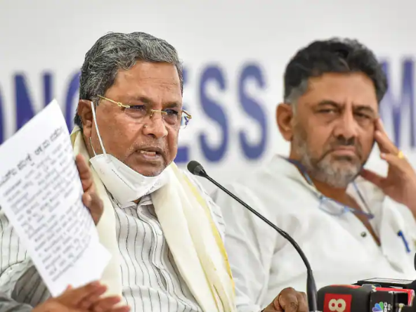 Karnataka: BJP MLA के बेटे के घर से मिली बेशुमार दौलत, गड्डियां को गिनते दुःख गए हाथ
