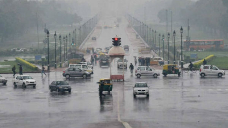 Delhi Waterlogging: राजधानी दिल्ली में भारी बारिश से प्रह्लादपुर अंडरपास में भरा पानी, पार करने के लिए बैलगाड़ी का लिया सहारा