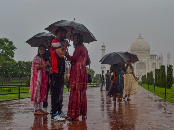 Weather News : प्रदूषण और धुंध में खोई दिल्ली, जानिए बाकी राज्यों के मौसम का हाल