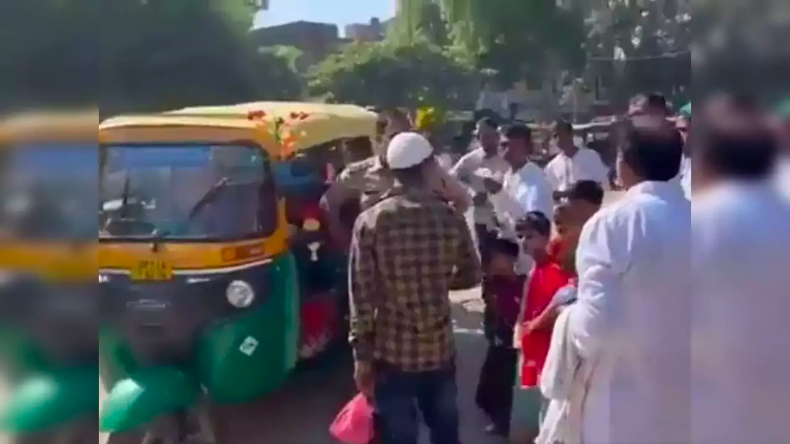 42 साल के भांजे को 60 वर्षीय मामी से हुआ प्यार, फर्जी निकाहनामे से तुड़वाई शादी