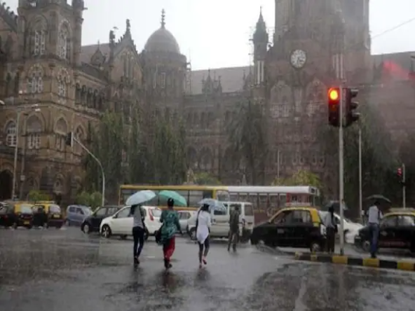 Weather: दिल्ली समेत उत्तर भारत में अभी खराब रहेगा मौसम, जानिए कब थमेगी ये बेमौसम बारिश