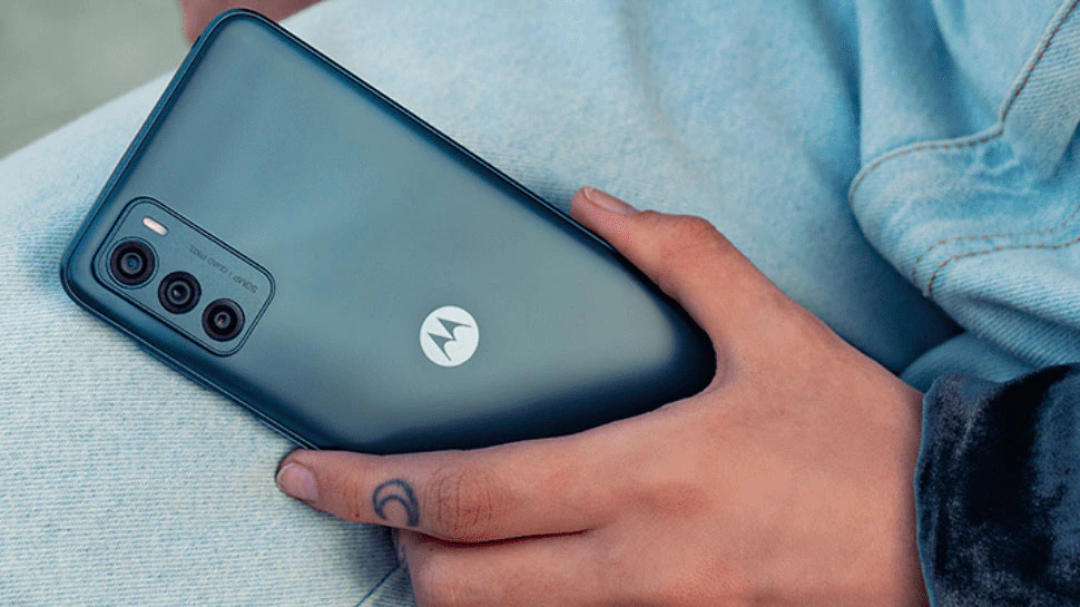 Samsung पर फिरा पानी, Motorola ने लॉन्च किया  Foldable Smartphone; जानिए कीमत