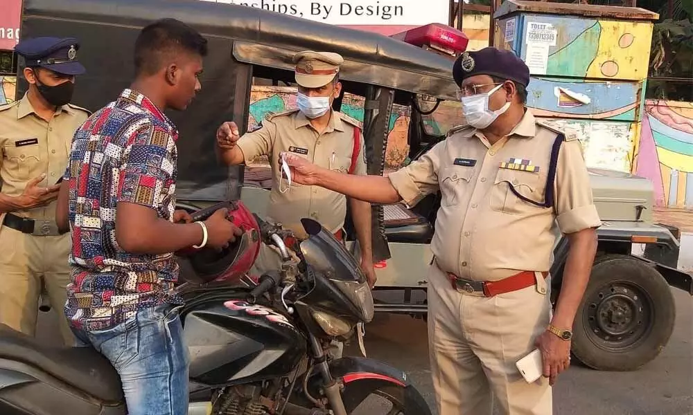 Delhi : कोरोना हलचल के बीच AAP सरकार का बड़ा ऐलान, अस्पतालों को सौंपे 104 करोड़