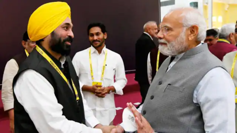 UP : स्टेट बैंक के तत्कालीन शाखा प्रबंधक समेत अन्य कर्मचारियों पर एफआईआर