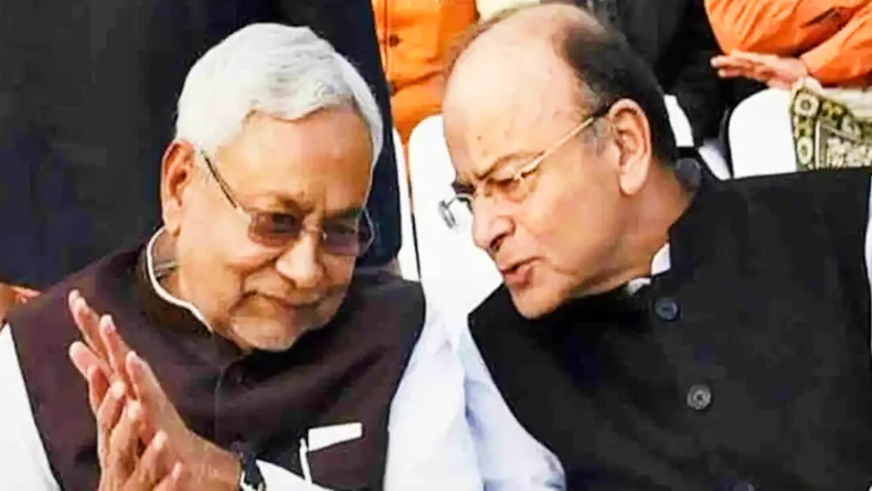 Nitish Kumar: लालू के घर से भोज के बाद सिर्फ 10 मिनट में ही क्यों निकल गए सीएम नीतीश?
