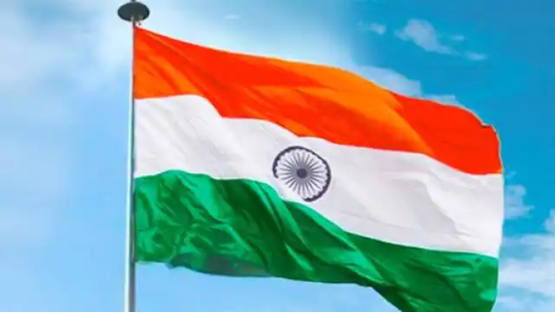 Republic Day 2024: गणतंत्र दिवस – स्‍वतंत्रता दिवस पर राष्‍ट्रीय ध्‍वज फहराने के नियमों में जानें क्या होता है अंतर