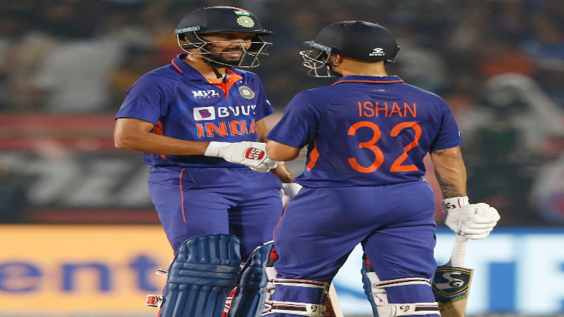 IND vs AUS: दोहरा शतक जड़ने के बावजूद रोहित ने इस खिलाड़ी टीम में नहीं किया शामिल, फैंस नाराज