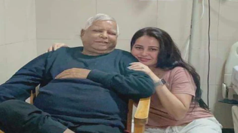 भोजपुरी : सपना चौधरी संग खेसारी लाल ने दिखाए लटके-झटके, बिखेरा स्वैग